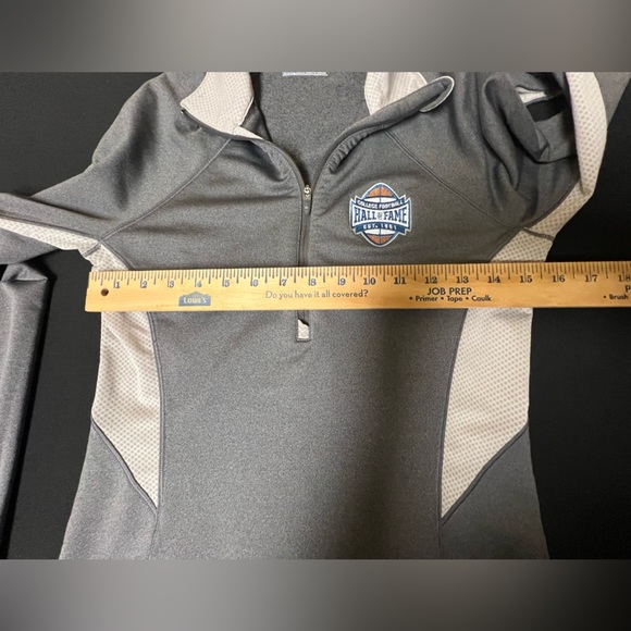 COLLEGE FOOTBALL HALL OF FAME UNDER ARMOUR GRAY LIGHTWEIGHT JACKET.  SIZE SMALL. - Picture 6 of 9